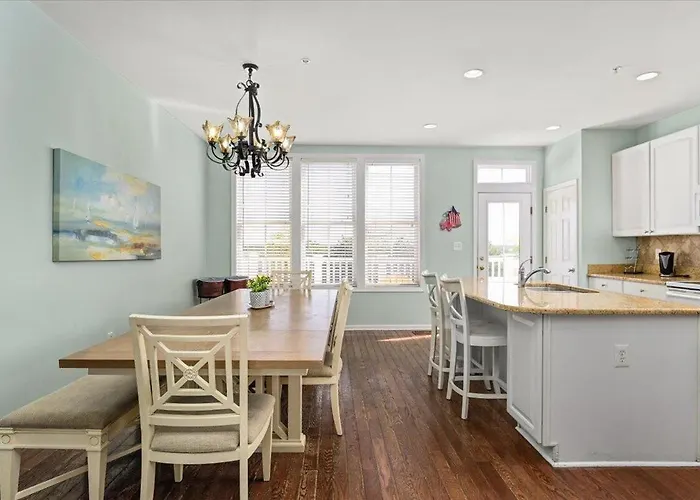 Sunset Island Waterfront 4 Bedroom Townhome With Many Amenities! Ocean City