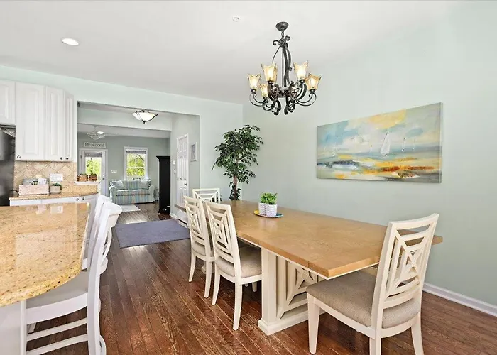 Sunset Island Waterfront 4 Bedroom Townhome With Many Amenities! *