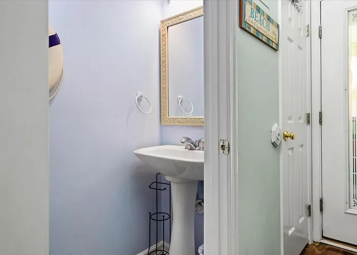 Sunset Island Waterfront 4 Bedroom Townhome With Many Amenities! * Ocean City