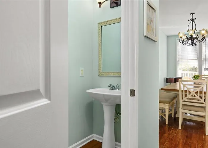 Sunset Island Waterfront 4 Bedroom Townhome With Many Amenities! *