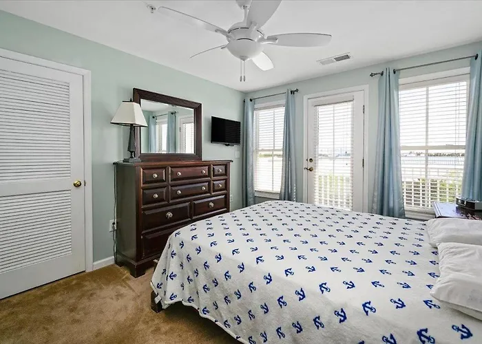 Sunset Island Waterfront 4 Bedroom Townhome With Many Amenities! Сasa de vacaciones *