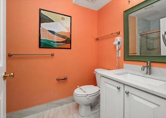 Sunset Island Waterfront 4 Bedroom Townhome With Many Amenities! *
