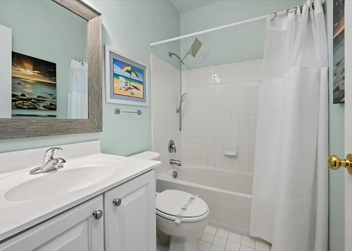 Sunset Island Waterfront 4 Bedroom Townhome With Many Amenities!