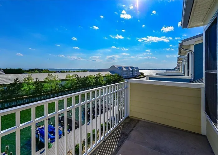 Sunset Island Waterfront 4 Bedroom Townhome With Many Amenities! Ocean City