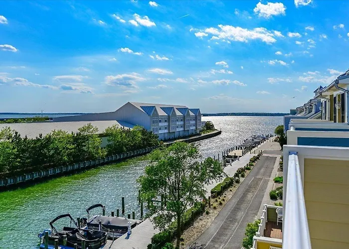 Sunset Island Waterfront 4 Bedroom Townhome With Many Amenities! Сasa de vacaciones