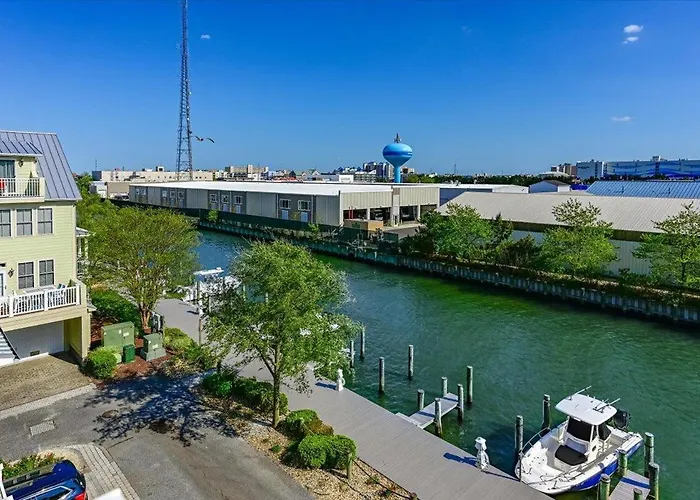 Sunset Island Waterfront 4 Bedroom Townhome With Many Amenities! Сasa de vacaciones Ocean City
