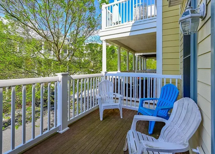 Sunset Island Waterfront 4 Bedroom Townhome With Many Amenities! *