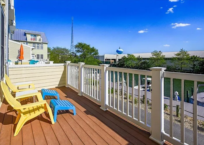 Sunset Island Waterfront 4 Bedroom Townhome With Many Amenities! Ocean City